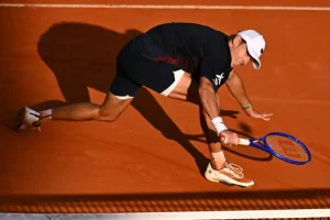 Batacazo de Alex de Miñaur en Barcelona