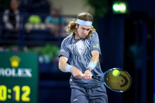 Rublev confirma su gran momento y elimina a Machac en dos sets