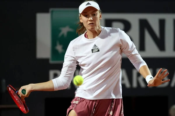 La inercia de Rybakina no se detiene y la lleva hasta la final en Stuttgart