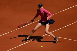 Susto en Madrid: Elena Rybakina reacciona a tiempo