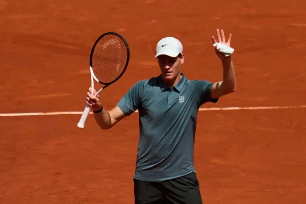 Jannik Sinner impone su jerarquía ante la potencia de Jódar y avanza en Madrid