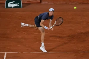 Sinner: “La tierra no es mi mejor superficie, pero creo que puedo jugar un buen tenis”