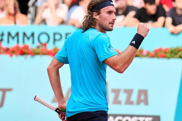 Tsitsipas se reconcilia con su mejor tenis en la Caja Mágica