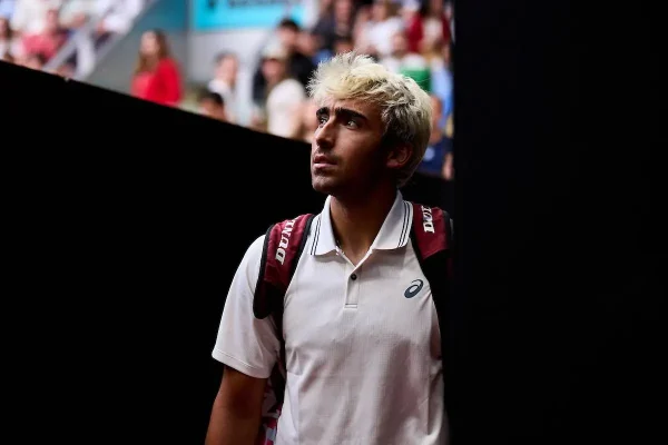 El sueño de Mérida choca con la experiencia de Tsitsipas en el Mutua Madrid Open