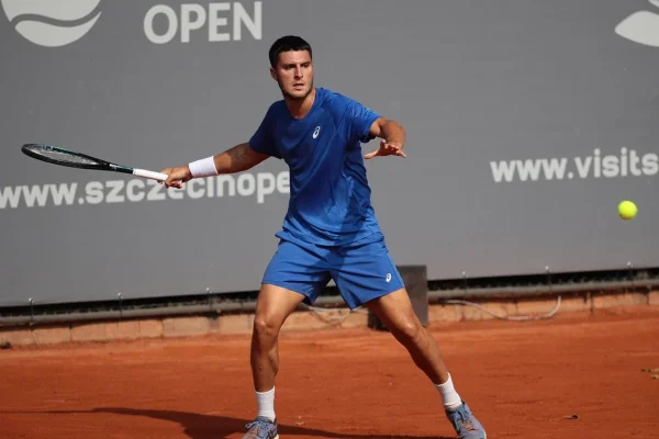 España sobrevive al filtro parisino y deja tres nombres en la puerta de Roland Garros