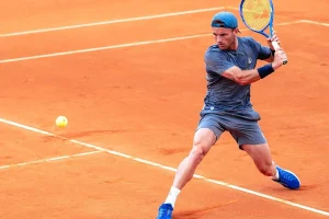 Max Alcalá firma una remontada devastadora para tocar la gloria en Cervia