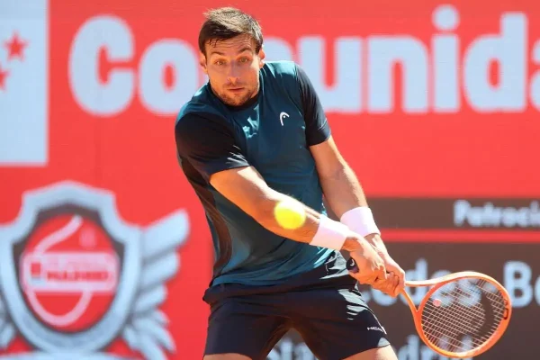 Un adiós con el bolso lleno de recuerdos: Bernabé Zapata se despide del tenis en Valencia