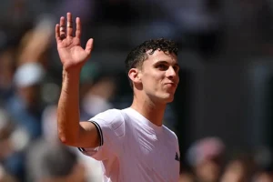 Seis horas, cinco sets y un sobreviviente: Juanma Cerúndolo sigue soñando en París