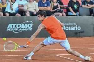 Cerúndolo ajusta su tenis y destraba un complicado debut en Burdeos