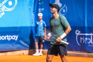 De la tensión al festejo: La remontada de Díaz Acosta para regresar al cuadro principal de Roland Garros