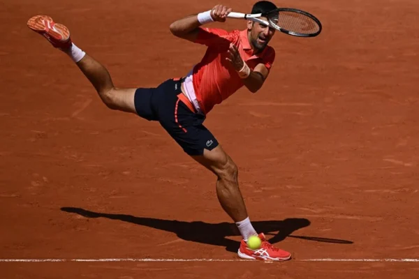 No hagan enfadar al lobo: Djokovic sigue avanzando en Roland Garros
