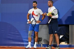 Por un nuevo milagro en París: El socio clave que recupera Djokovic para reinar en Roland Garros
