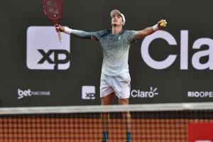 El niño maravilla golpea París: Fonseca elimina a Djokovic en un duelo histórico