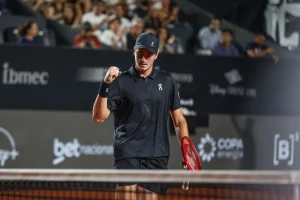 El rugido de Fonseca sacude París: Remontada épica y duelo soñado ante Djokovic