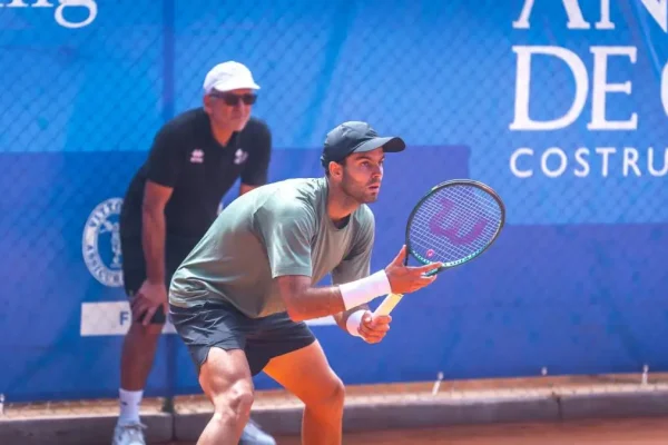 Jornada agridulce en París: Díaz Acosta avanza y Gómez se despide de Roland Garros