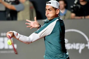 Tabilo se derrumba y se despide de Valencia