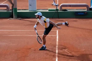 Jornada positiva en París: Moro Cañas y Llamas Ruiz debutan con triunfo en la Qualy