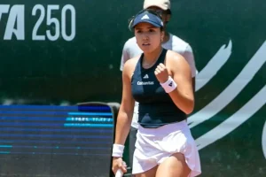 Camila Osorio empieza sonriendo en Roland Garros