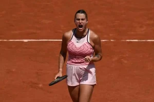 Sabalenka sale ilesa de un debut con altibajos en Roland Garros
