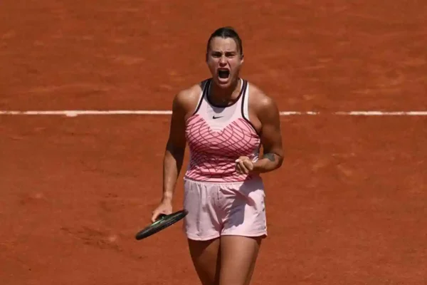 Sabalenka sale ilesa de un debut con altibajos en Roland Garros