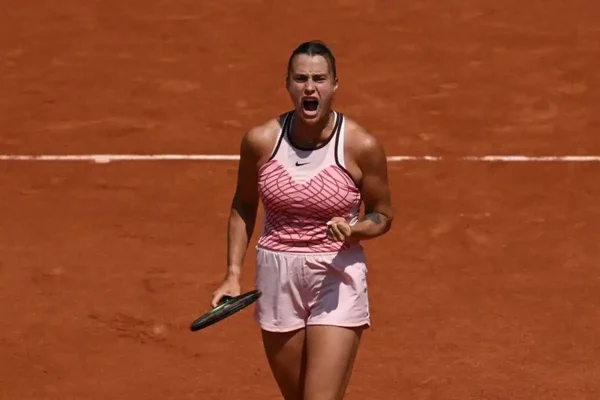 Sabalenka ajusta su nivel y sigue adelante en Roland Garros