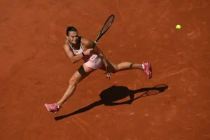 Aryna Sabalenka desactiva el tenis de Kasatkina en París