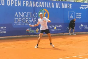Stefanos Sakellaridis hace pesar su jerarquía en el Challenger de Chisinau