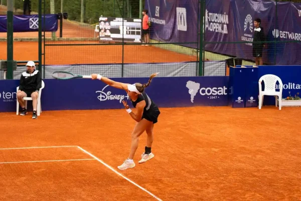 Solana Sierra no da opciones en su debut en Roma