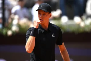 Sinner entra en los libros del tenis tras vencer a Rublev en Roma
