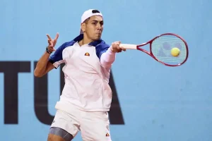 Triunfo y vuelo a semifinales: Tabilo no pasa sustos ante Buse en Aix en Provence