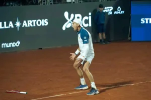 Paso de gigante de Alejandro Tabilo en Valencia