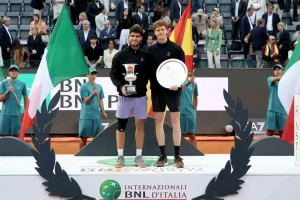 Zverev: “En tierra y estando sano, Alcaraz está al mismo nivel o por encima de Sinner”