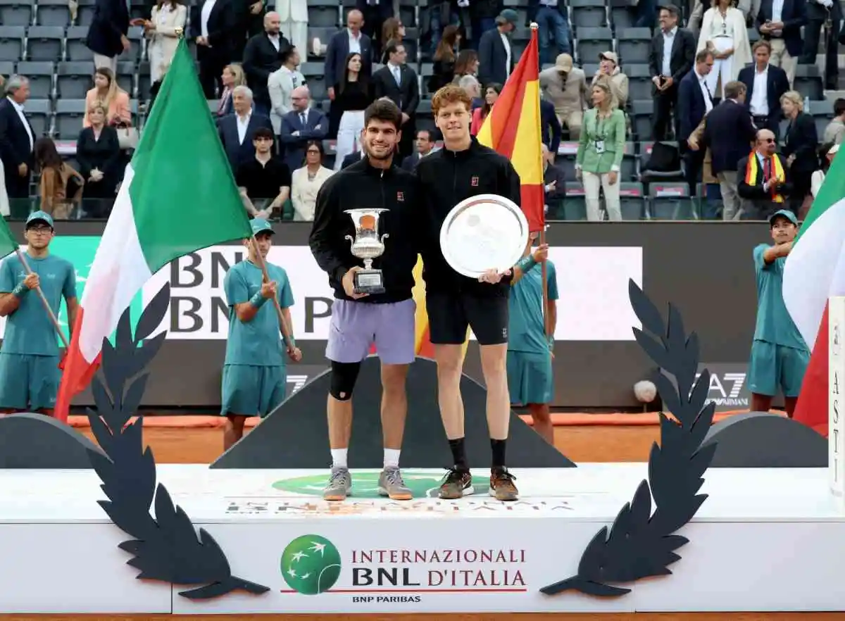 zverev en tierra y estando sano alcaraz esta al mismo nivel o por encima de sinner