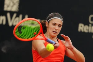 Riera y Carlé sacan adelante una jornada exigente en Wimbledon