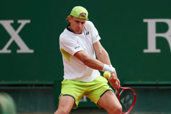 Bergs conquista Eastbourne y firma el mayor éxito de su carrera deportiva