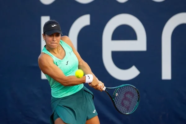 Bouzas afianza su juego en la hierba y progresa en Nottingham