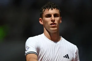 Juan Manuel Cerúndolo derriba una cuenta pendiente en Eastbourne