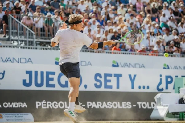 Davidovich se rehace a lo grande para alcanzar su primera final sobre hierba