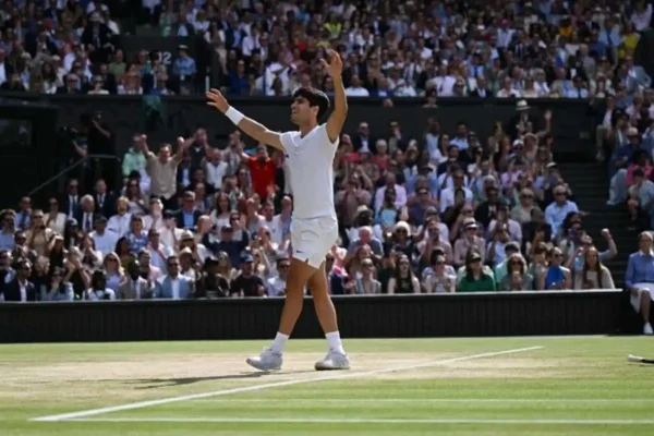 “Estamos especulando”: Agassi exige saber más sobre la lesión de Alcaraz