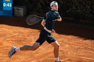 Feldbausch rompe la barrera y celebra su primer título Challenger