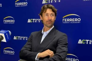 Ferrero abre la puerta a una posible colaboración con Sinner: “Sería maravilloso entrenarlo”