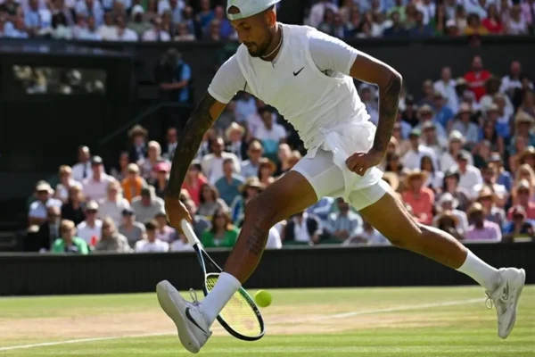 Un regreso con firma propia: Kyrgios vuelve a brillar sobre césped