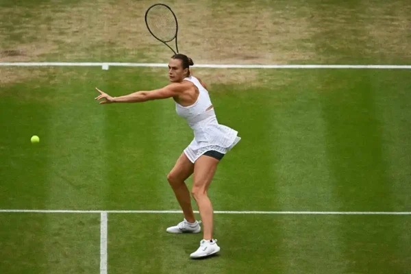 Con más dudas que certezas: Sabalenka remonta y avanza con lo justo en Berlín