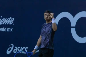 Taro Daniel culmina una remontada memorable y conquista Bratislava