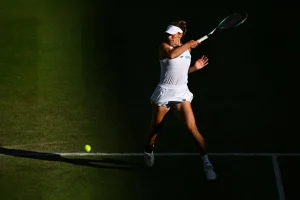 A pura garra: Sierra saca adelante un incómodo debut en Wimbledon