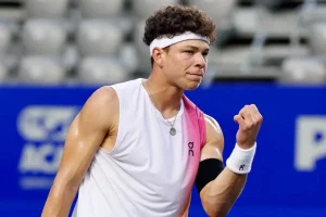 Ajustado debut: Shelton logra superar el desafío de Damm en Washington