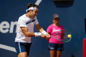 Tomás Etcheverry se queda sin opciones y cae en las semis en Kitzbuhel