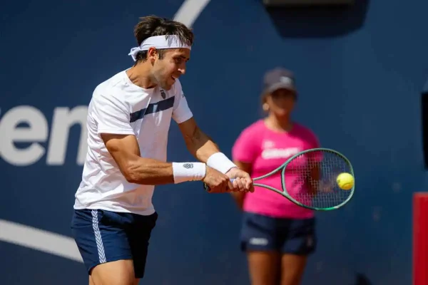 Tomás Etcheverry se queda sin opciones y cae en las semis en Kitzbuhel
