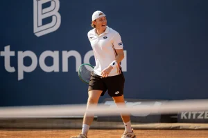 Buse recupera sensaciones en Kitzbuhel con un valioso triunfo sobre Kopriva