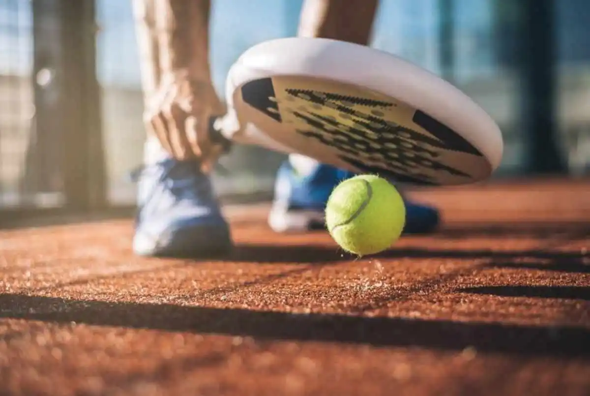 del tenis al padel: como el calzado marca la diferencia entre lesionarte o no